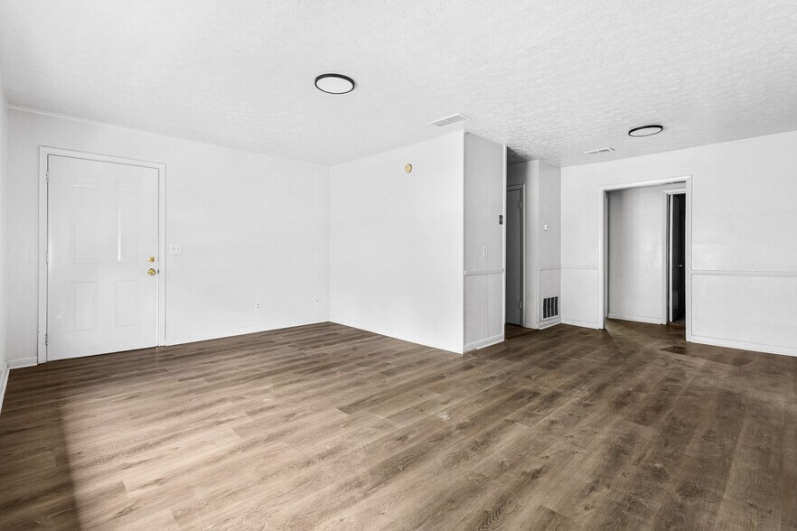More Photos Of 210 Matthews Ave, Carrollton Apartments For Sale
