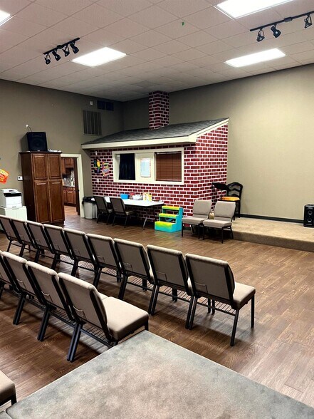 More Photos Of 418 Eastline Rd, Searcy Light Distribution For Sale