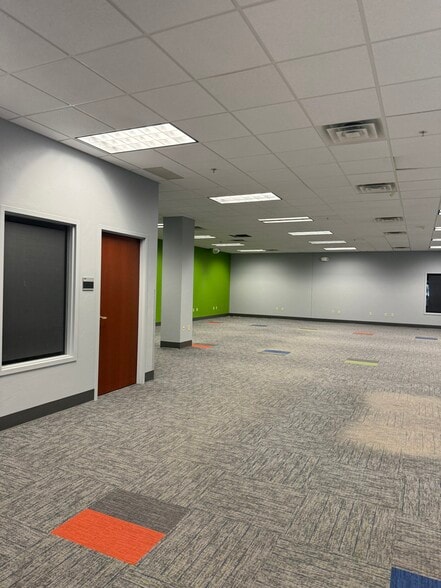 More Photos Of 110-301 N Adams St, Green Bay Office Residential For Lease
