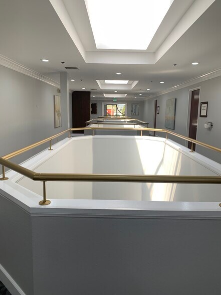 More Photos Of 23670 Hawthorne Blvd, Torrance Office For Lease