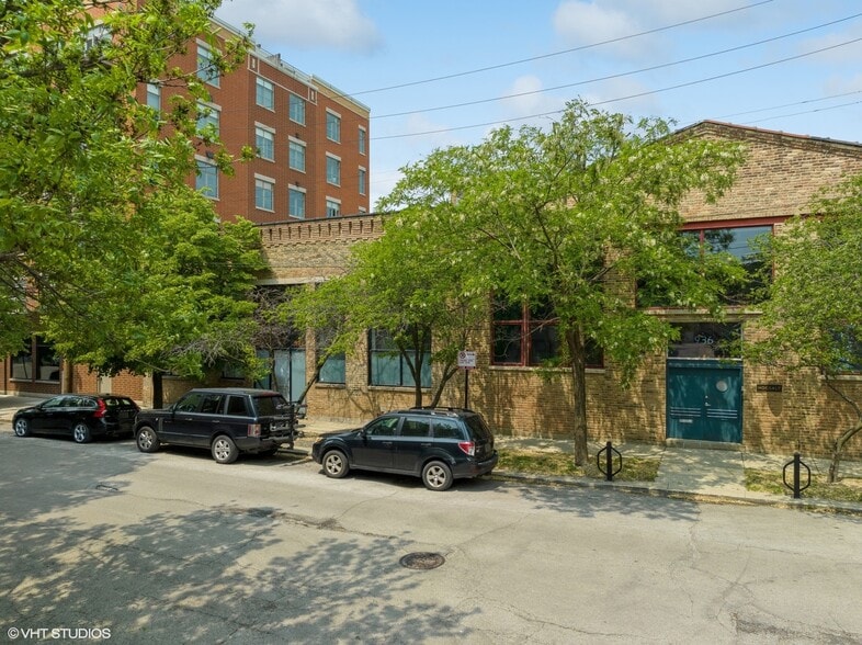 More Photos Of 944 W Huron St, Chicago Office Residential For Lease