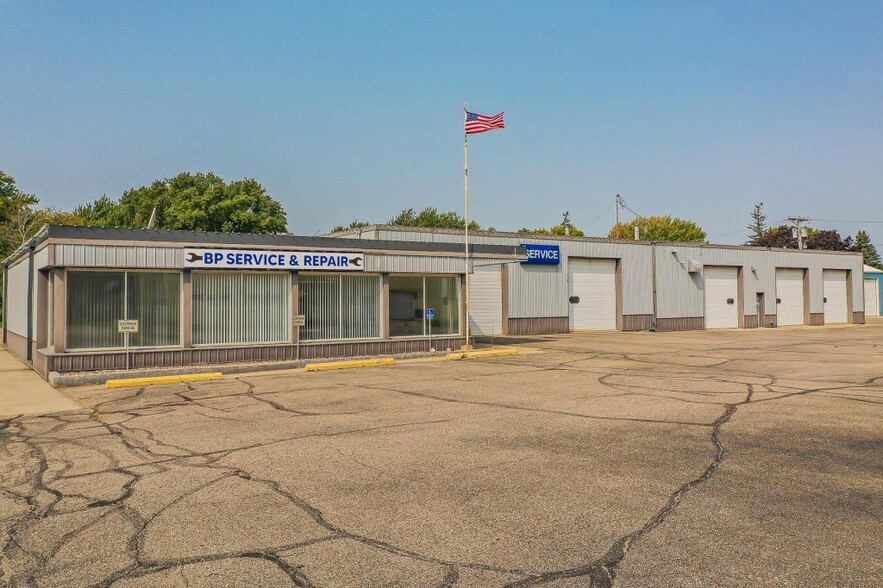 More Photos Of 206 N Highway Ave, Blooming Prairie Service For Sale