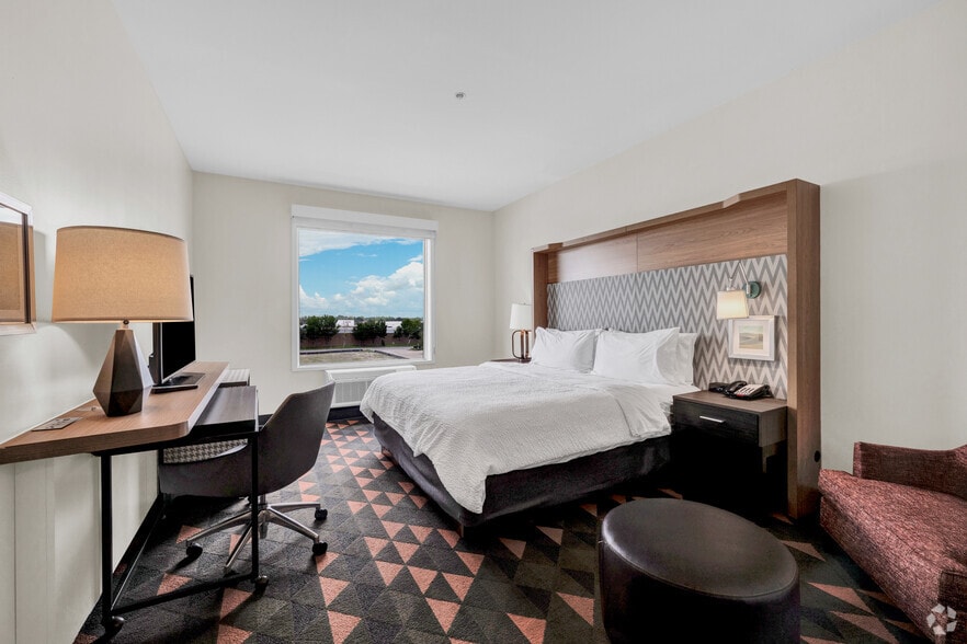 More Photos Of 3539 N Sam Houston Pky, Houston Hotel For Sale