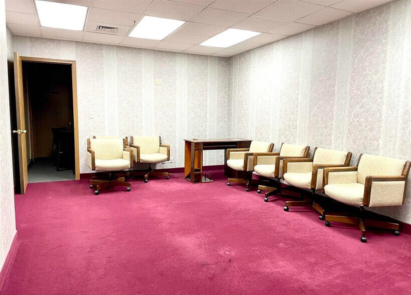 More Photos Of 456 Fulton St, Peoria Office For Sale