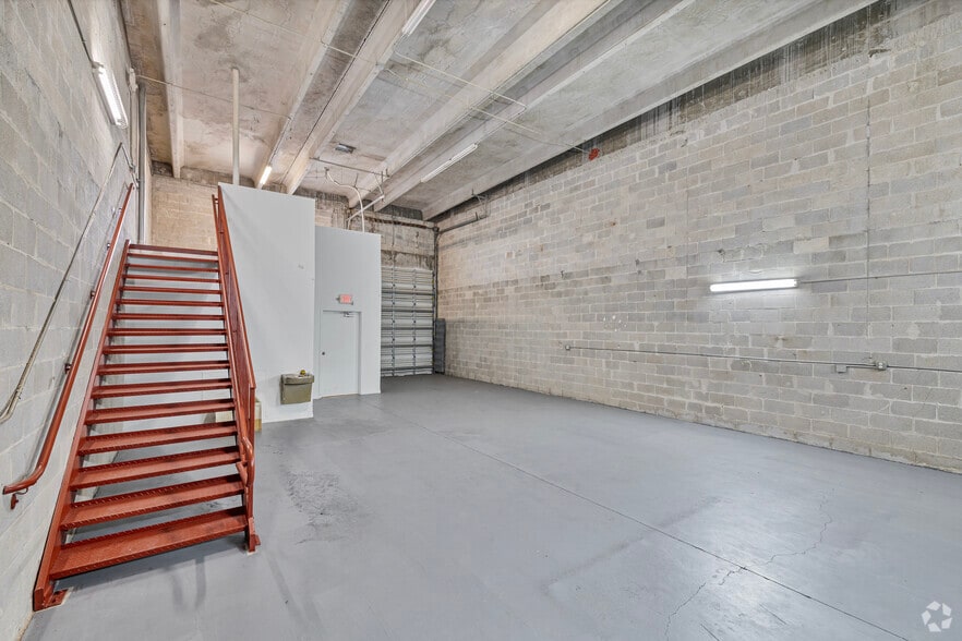 More Photos Of 13420-13432 NW 38th Ct, Opa Locka Warehouse For Lease