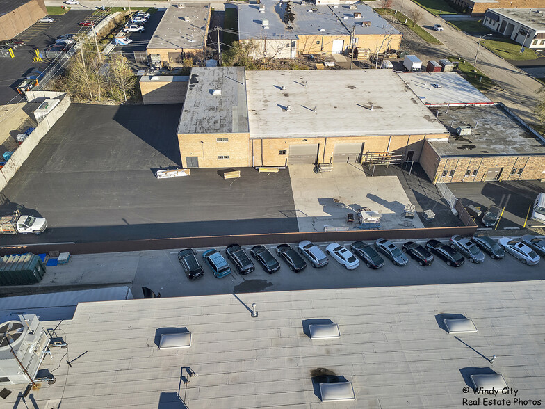 Primary Photo Of 1025 Industrial Dr, Bensenville Warehouse For Lease