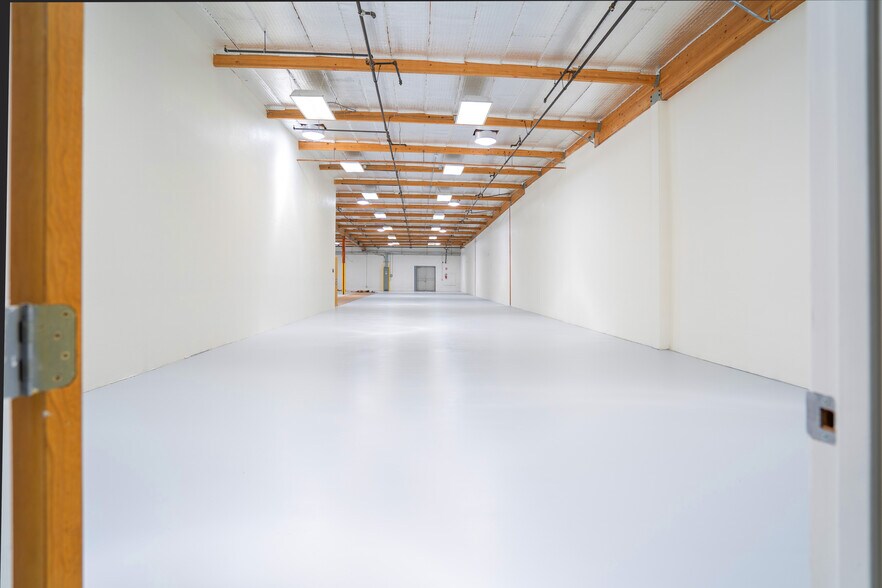 More Photos Of 2265 W Desert Cove Ave, Phoenix Manufacturing For Lease