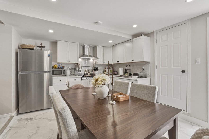 More Photos Of 150 N Delaware Ave, Lindenhurst Storefront Retail Residential For Sale