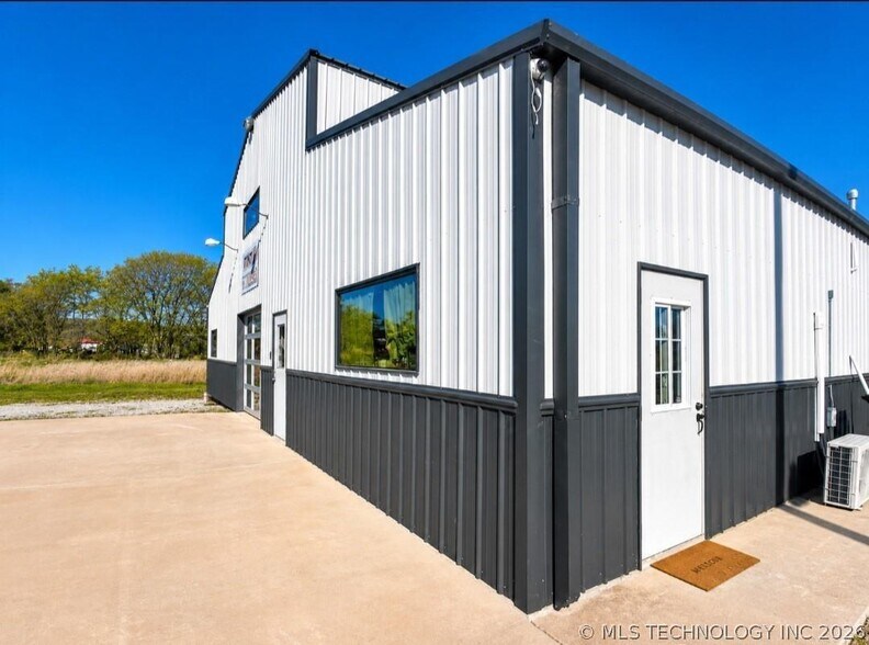 More Photos Of 513 N B St, Eufaula Health Club For Sale