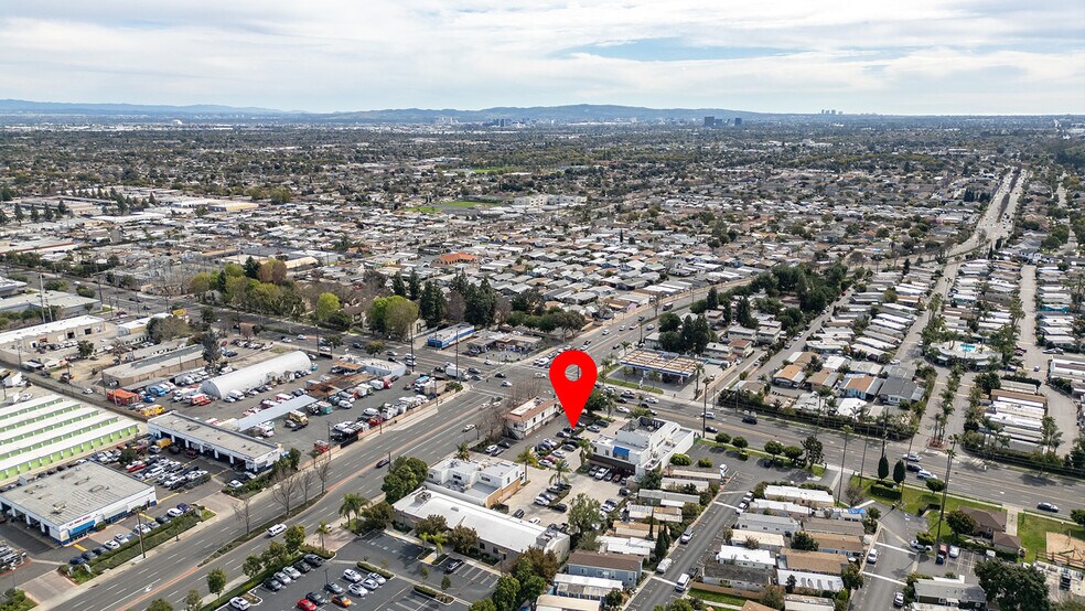 More Photos Of 2715 W 1st St, Santa Ana Unknown For Lease