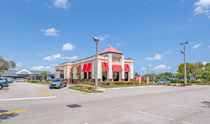 More Photos Of 9801-9965 Pines Blvd, Pembroke Pines General Retail For Lease