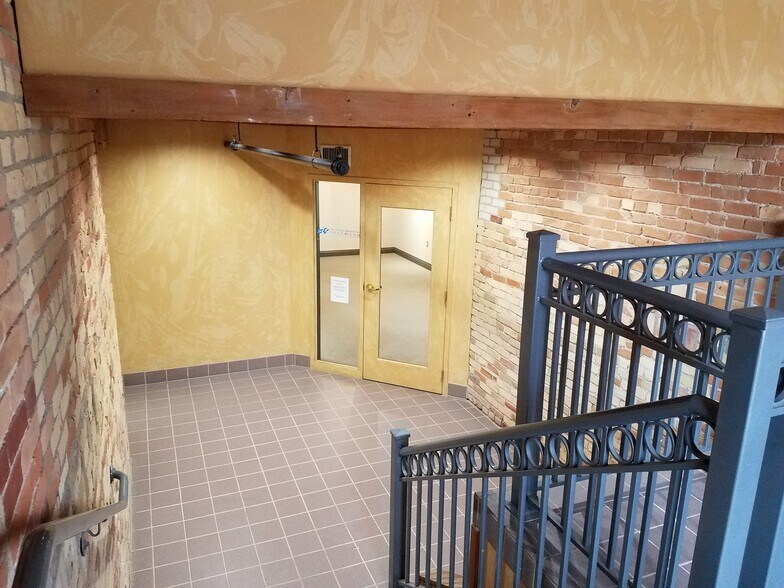 More Photos Of 211 E Water St, Kalamazoo Medical For Lease