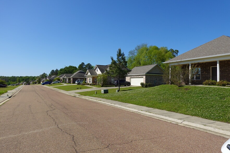 More Photos Of 285 Nelson Dr, Hazlehurst Apartments For Sale