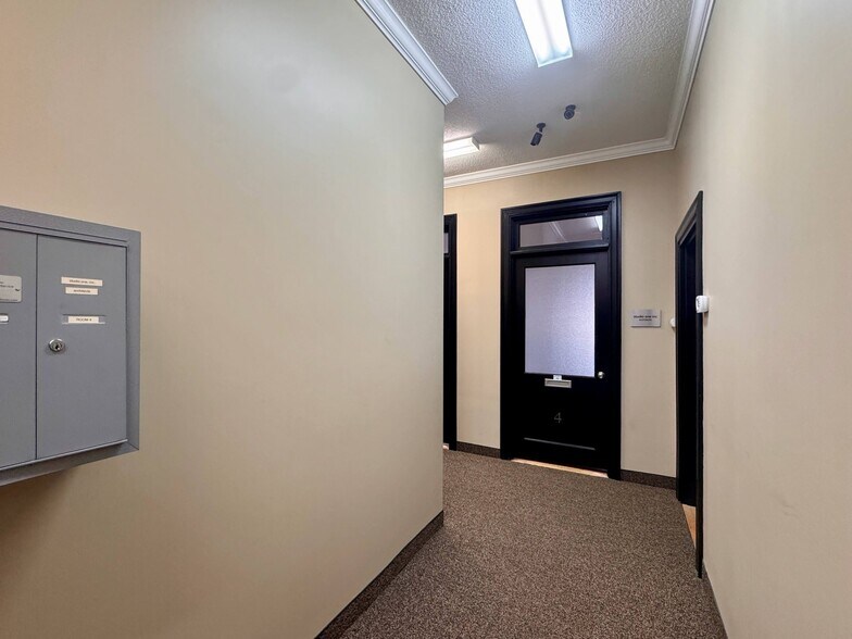 More Photos Of 38 Elm St, Westfield Storefront Retail Office For Lease