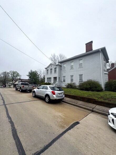 More Photos Of 300 Washington St, Saint Charles Office For Sale