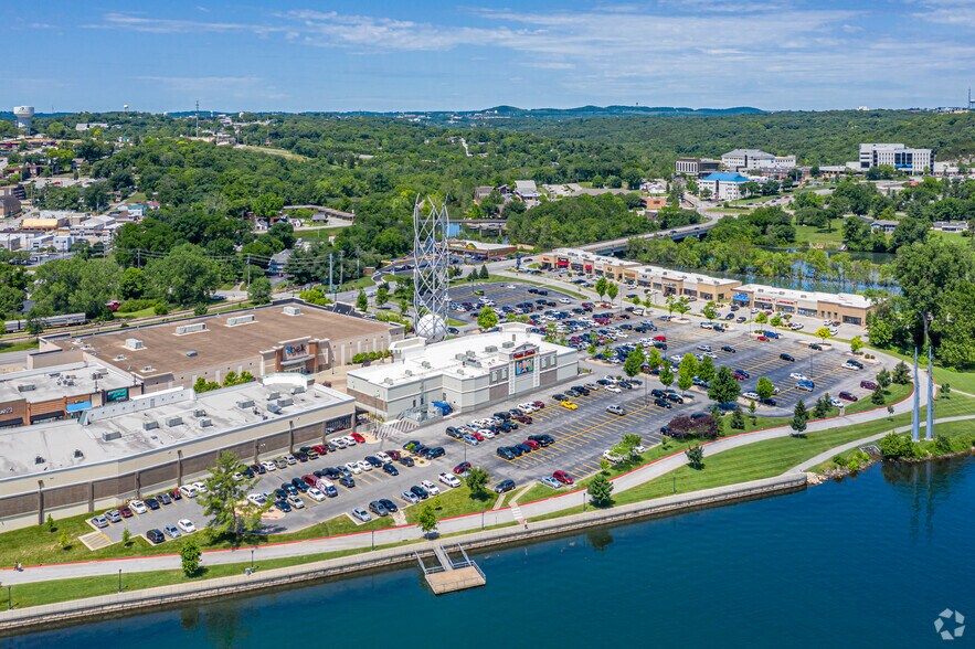 More Photos Of 482-490 Branson Landing Blvd, Branson General Retail For Sale