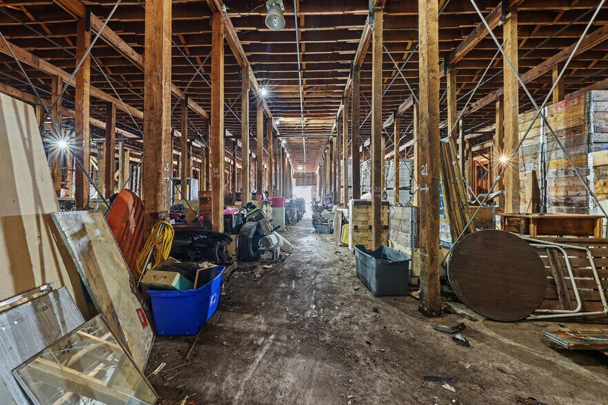 More Photos Of 237 Loretta St, Greeneville Industrial For Sale