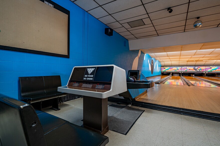 More Photos Of 675 Grant St, Winneconne Bowling Alley For Sale