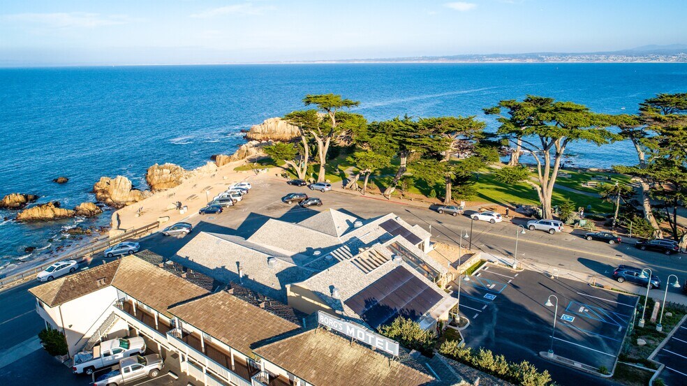 More Photos Of 631 Ocean View Blvd, Pacific Grove Restaurant For Lease