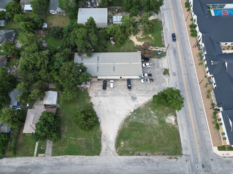 More Photos Of 1413 W San Antonio St, New Braunfels Freestanding For Sale