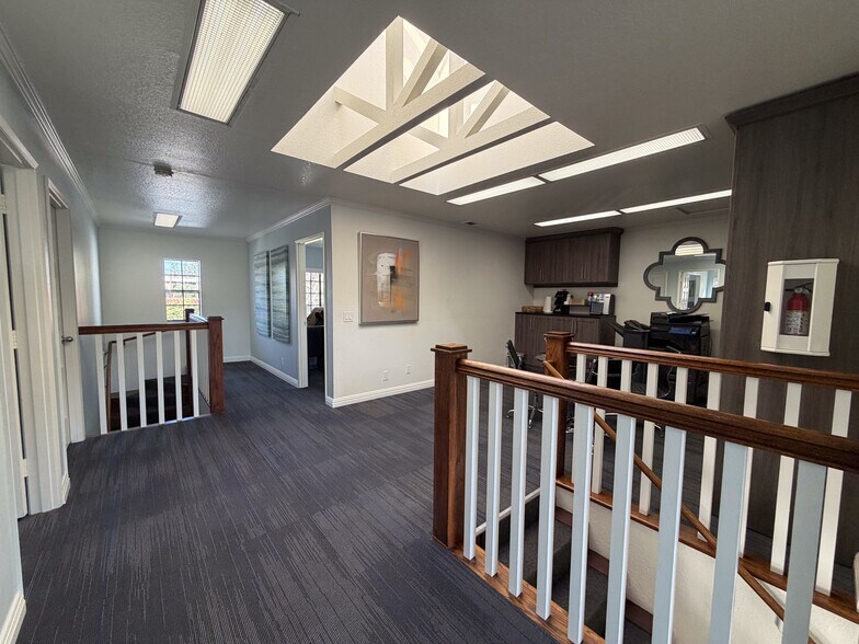 More Photos Of 207 W 20th St, Santa Ana Office For Sale