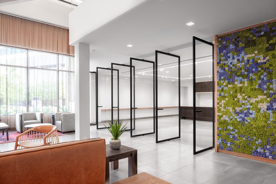 More Photos Of 1845 Woodall Rodgers Fwy, Dallas Office For Lease