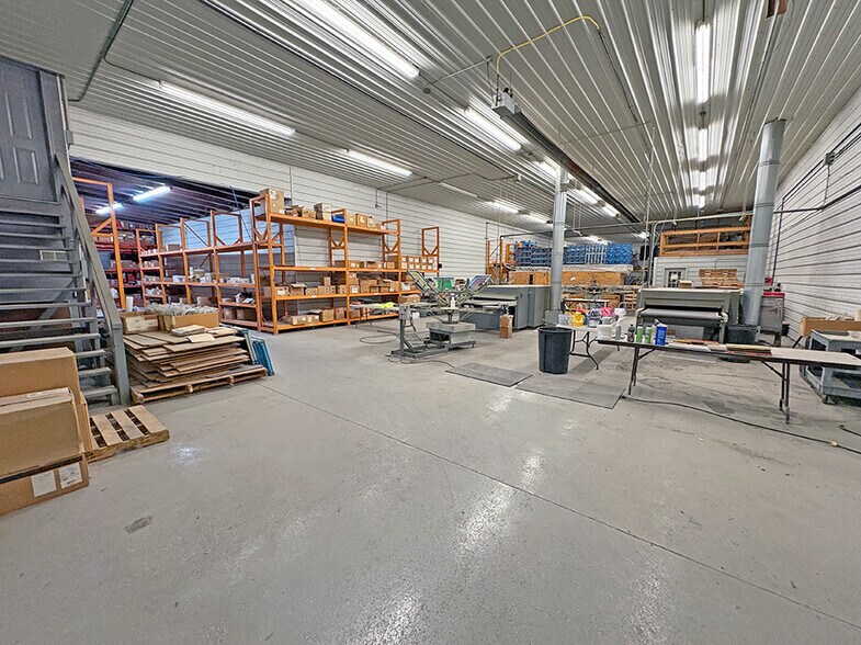 More Photos Of 1325 N Broad St, Carlinville Warehouse For Lease
