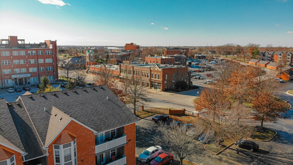 More Photos Of 2101 W Chesterfield Blvd, Springfield Office For Sale