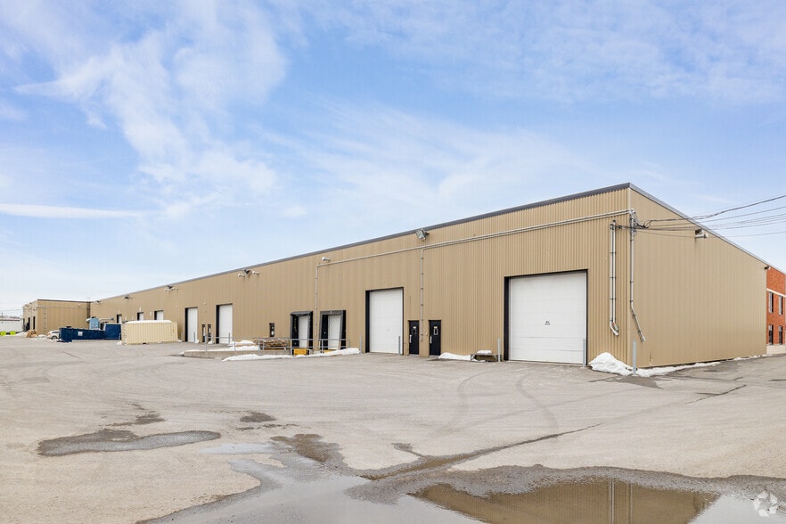 More Photos Of 1400-1950 Rue Bernard-Lefebvre, Laval Warehouse For Lease