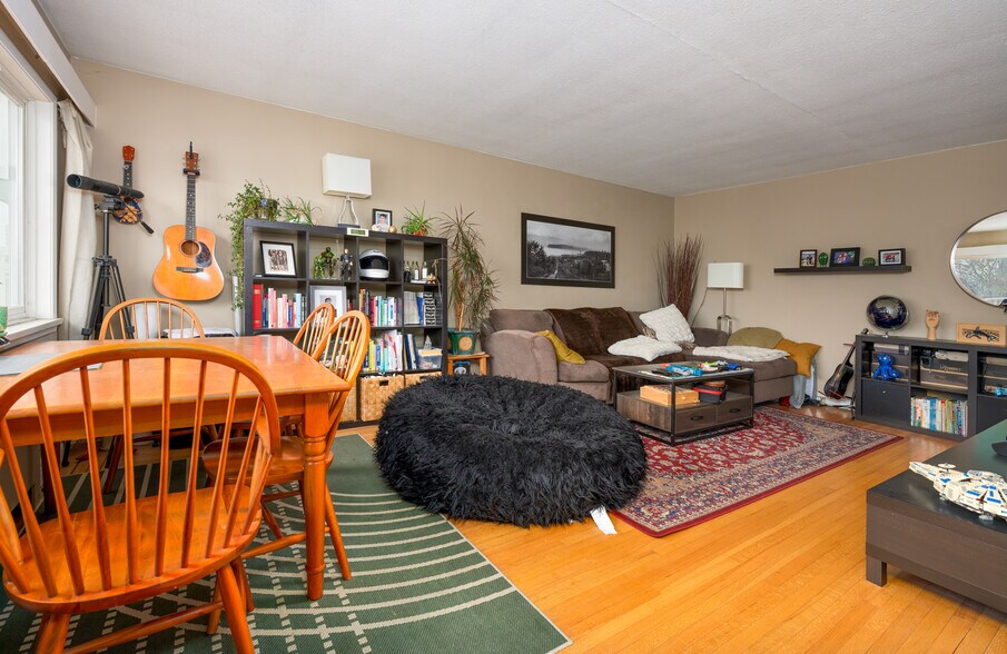 More Photos Of 2250 York Ave, Vancouver Apartments For Sale