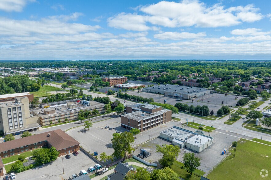 More Photos Of 27301 Dequindre Rd, Madison Heights Office For Lease