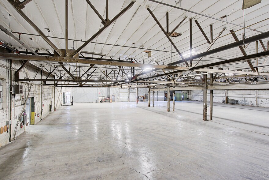 More Photos Of 1375 Rue Brouillette, Saint-hyacinthe Manufacturing For Lease