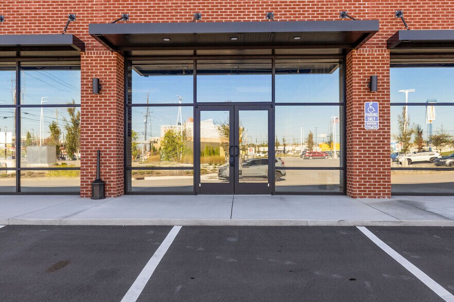 More Photos Of 1717 Gallatin Pike N, Madison Freestanding For Lease