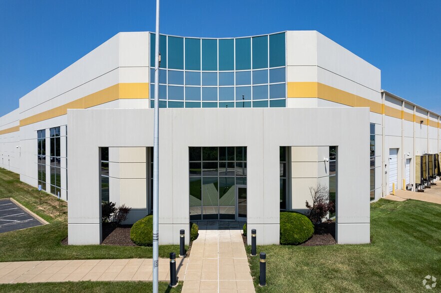 More Photos Of 21-31 Commerce Dr, O'Fallon Unknown For Lease