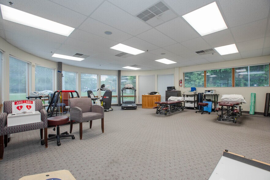 More Photos Of 860 Wyckoff Ave, Mahwah Medical For Lease