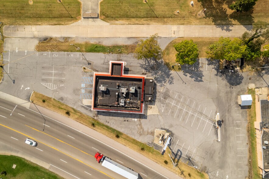 More Photos Of 1105 S Main St, Sikeston Fast Food For Sale