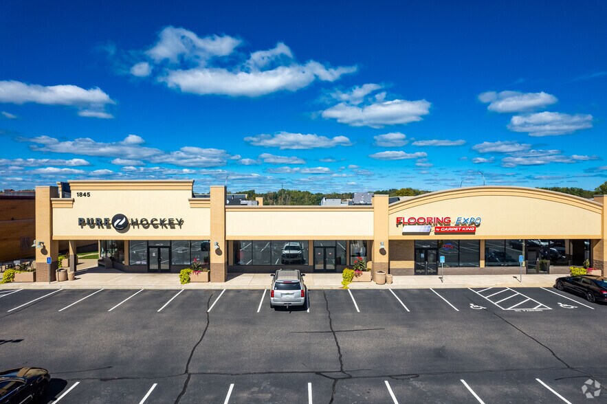 More Photos Of 1845-1885 E County Road D E, Maplewood General Retail For Lease