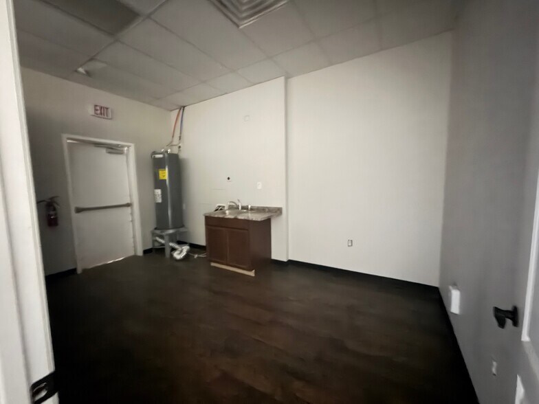 More Photos Of 700 S Main St, Andrews General Retail For Lease