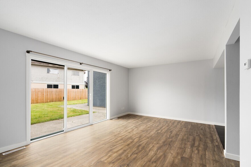 More Photos Of 470 Dogwood St, Campbell River Apartments For Sale