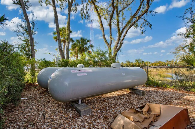 More Photos Of 4429 N John Young Pkwy, Orlando Warehouse For Sale