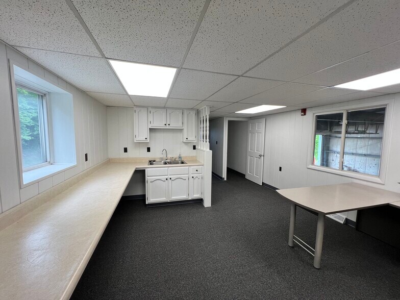 More Photos Of 2470 Evans City Rd, Harmony Warehouse For Sale