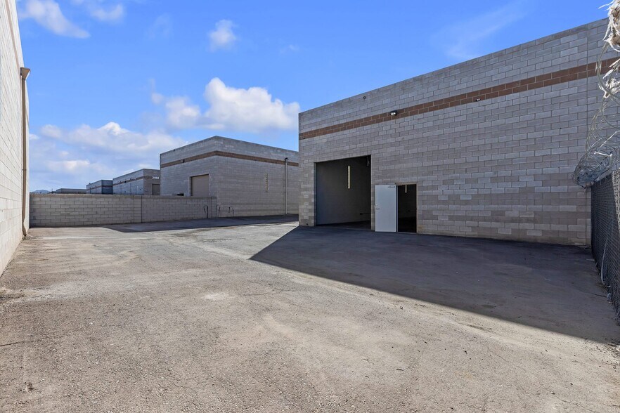 More Photos Of 2956 N Marco St, Las Vegas Manufacturing For Sale