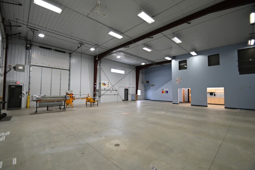 More Photos Of 1501 21st Ave N, Fargo Light Manufacturing For Lease