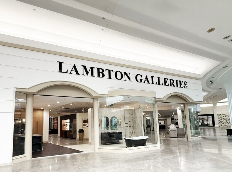 More Photos Of 2225 Erin Mills Pky, Mississauga Storefront For Lease