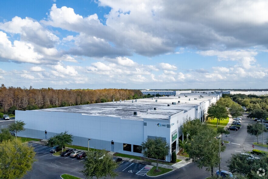 More Photos Of 2487 Tradeport Dr, Orlando Distribution For Lease