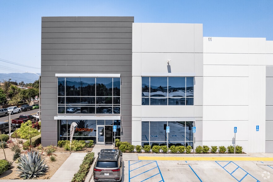 More Photos Of 959 E 3rd St, Corona Warehouse For Lease