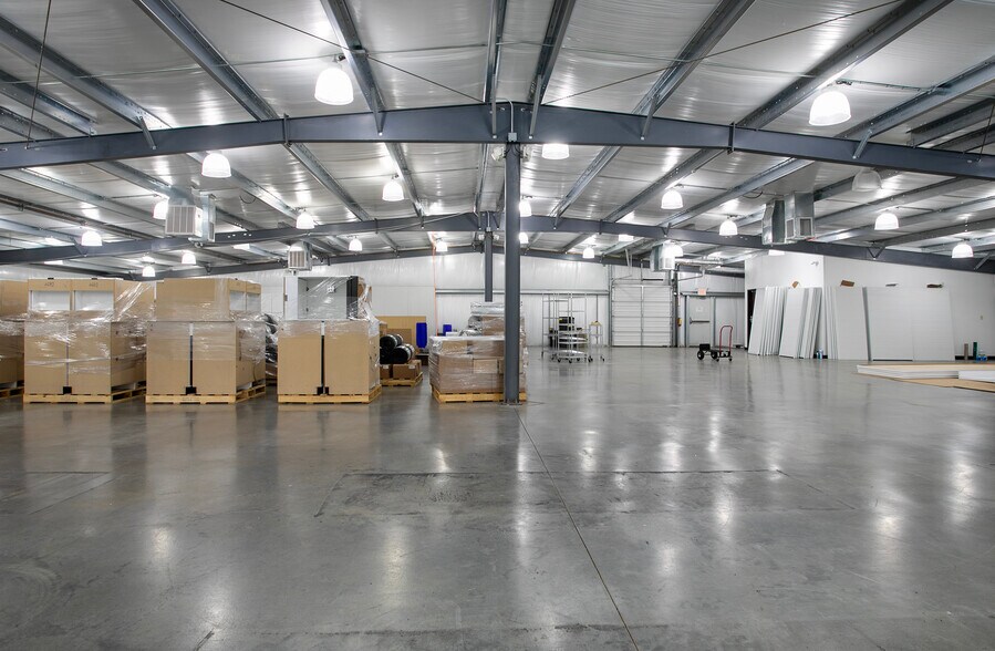 More Photos Of 4285 Hwy 31 W, Tyler Showroom For Lease