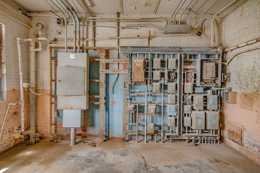 More Photos Of 2419 W Murphy St, Odessa Truck Terminal For Sale