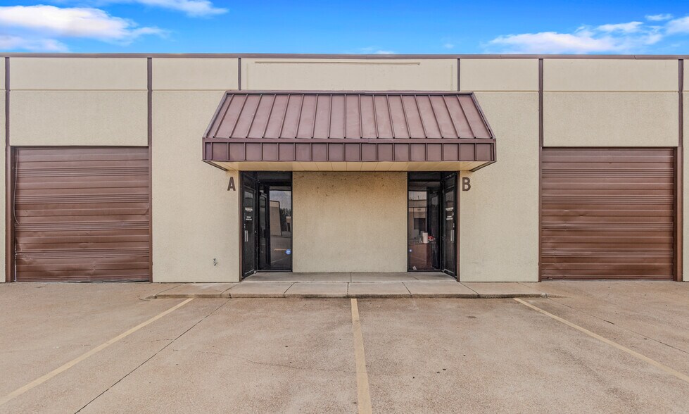 More Photos Of 1315 Colony Ct, Haltom City Distribution For Lease