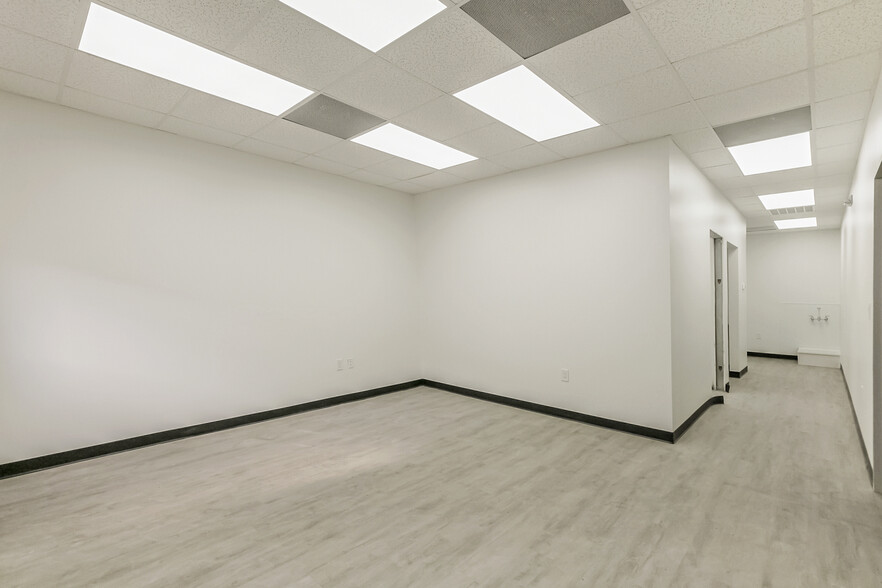 More Photos Of 3526-3530 Lang Rd, Houston Unknown For Lease